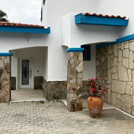 וילה Lovely Summer House With Pool
