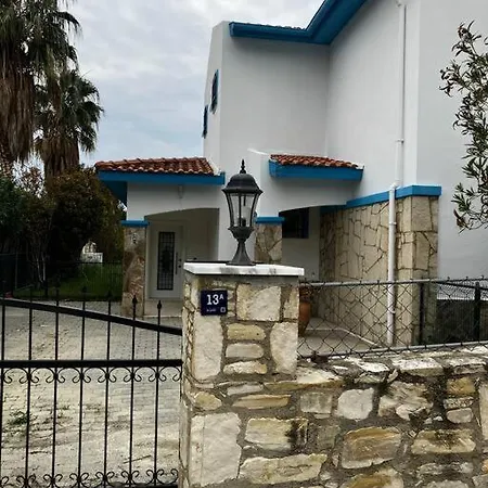 Lovely Summer House With Pool וילה